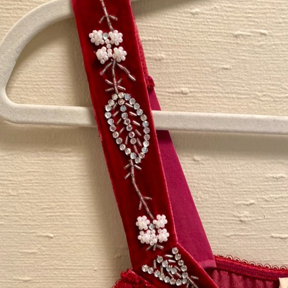 Stunning Trelise Cooper Red Velvet Top! - Picture 2 of 6